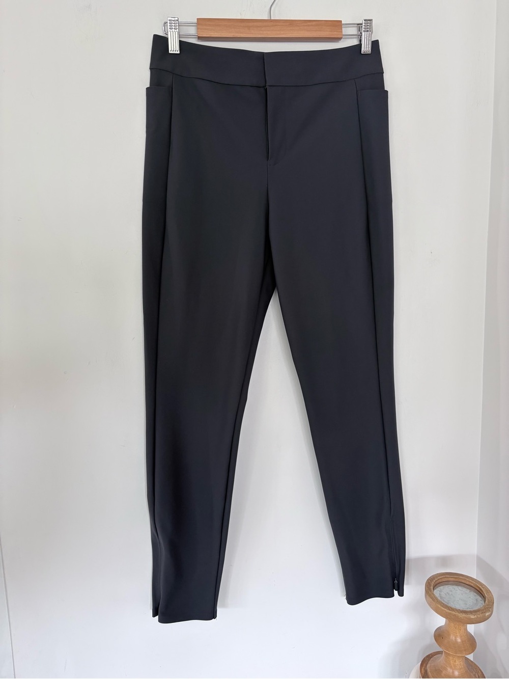 ATHLETA 6 Stellar Tight Leggings Black Zip Ankles Side Pockets Stretch Athletic